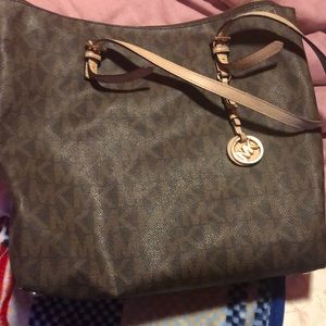 Cute bag and perfect condition.